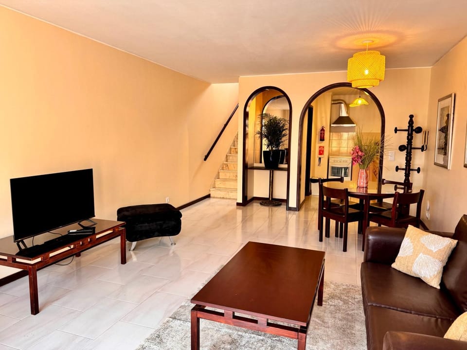 TV and multimedia, Living room, Seating area, Dining area, kitchen