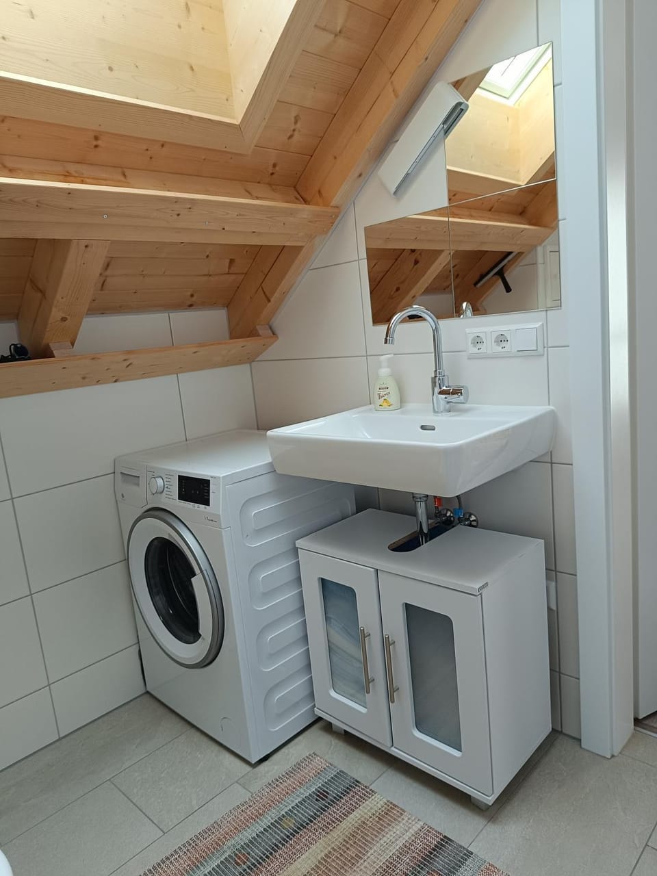 Bathroom, washing machine