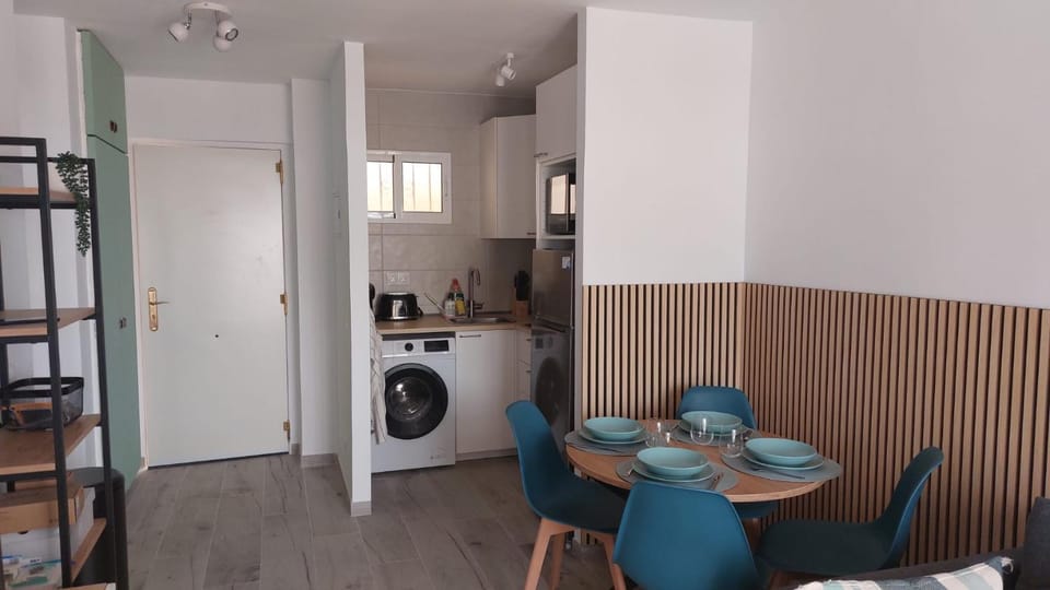 Kitchen or kitchenette, Dining area, stove, washing machine
