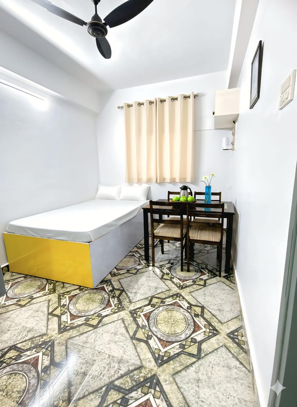 Bed, Living room, Seating area, Dining area, Bedroom, air conditioner