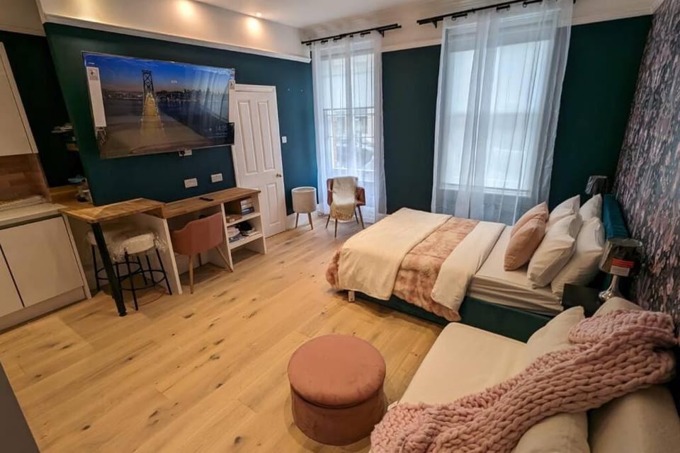 Brand new! Quirky Symphony Luxury Design Studio Apartment in City of Westminster