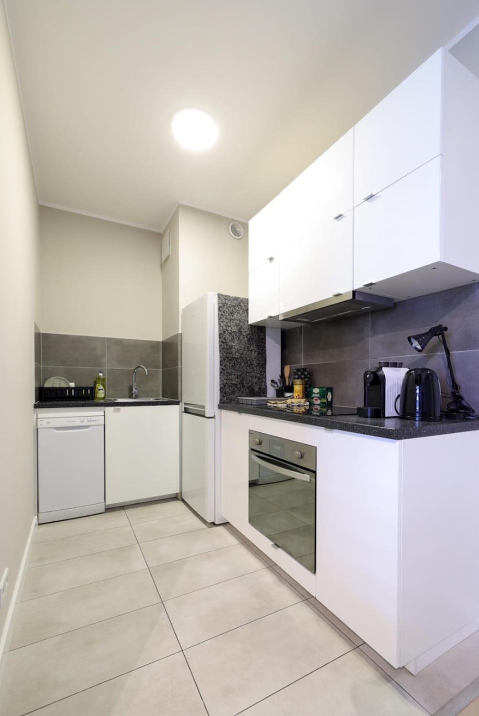 Kitchen or kitchenette, dishwasher, stove