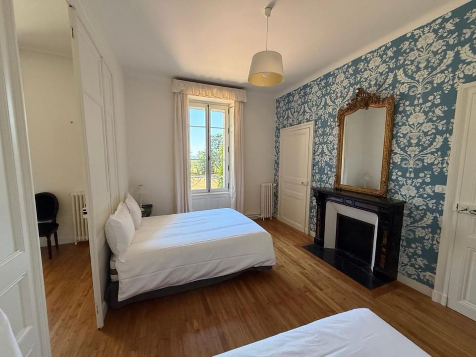 Bed, Photo of the whole room, Bedroom, Garden view