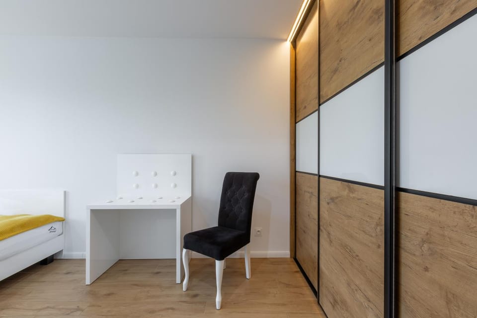 Bedroom, wardrobe