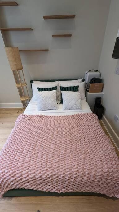 Brand new!Sip of the Leopard–Soothing Junior Suite Apartment in City of Westminster