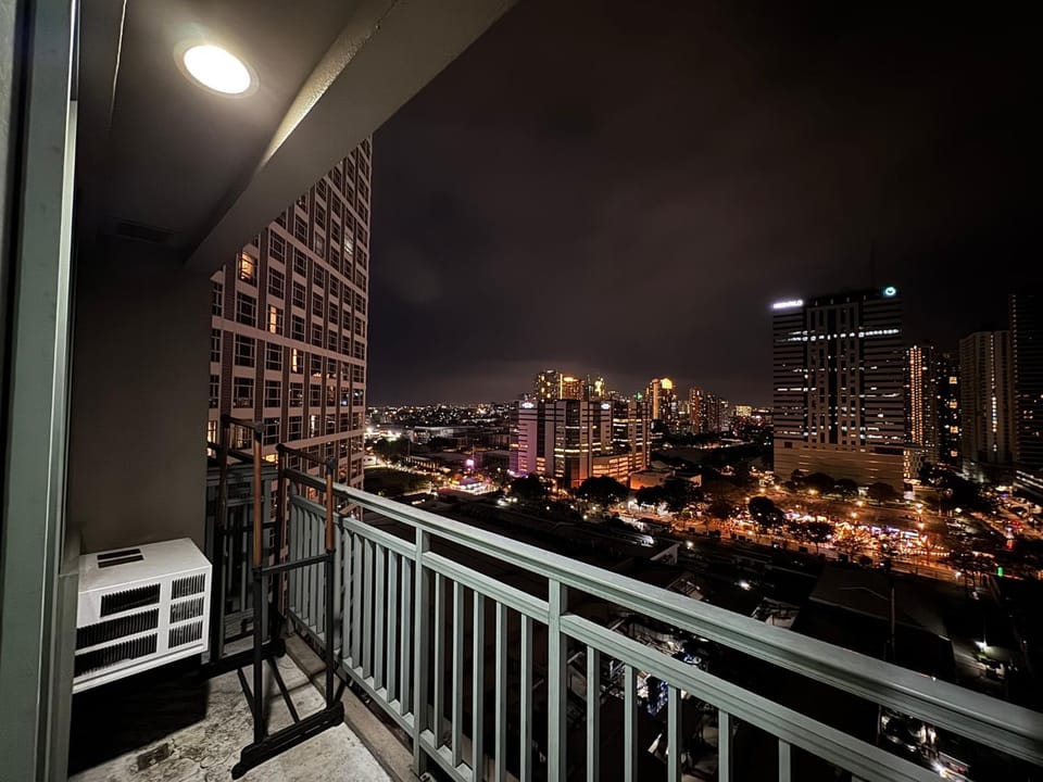 SOHO Condotel near EDSA Shaw MRT SM Megamall Free Pool Apartment in Mandaluyong