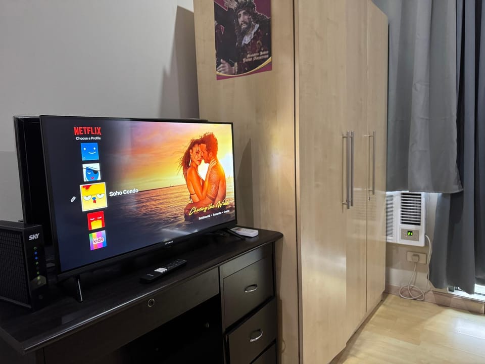 SOHO Condotel near EDSA Shaw MRT SM Megamall Free Pool Apartment in Mandaluyong