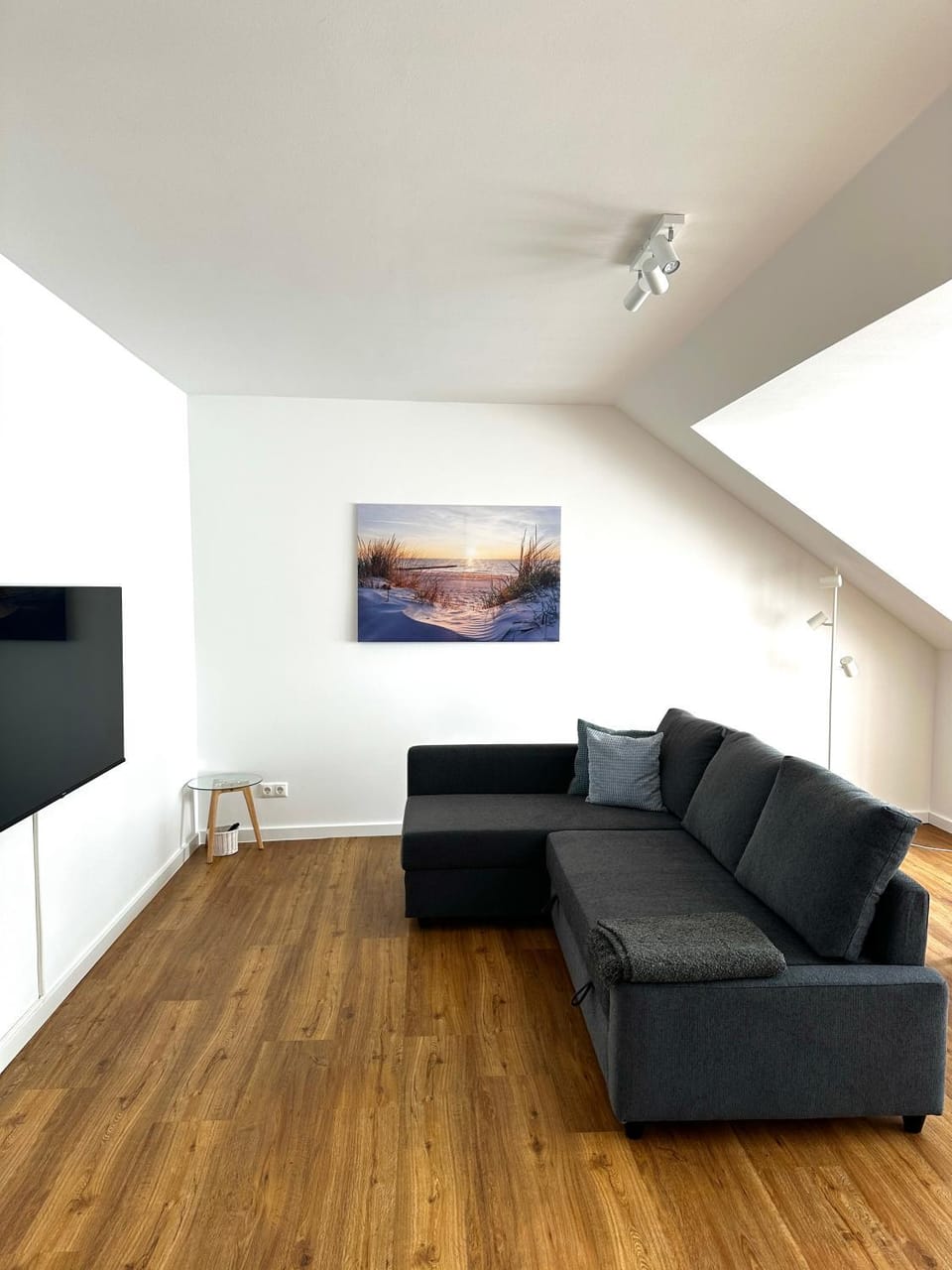 Communal lounge/ TV room, TV and multimedia, Living room, Seating area, Evening entertainment