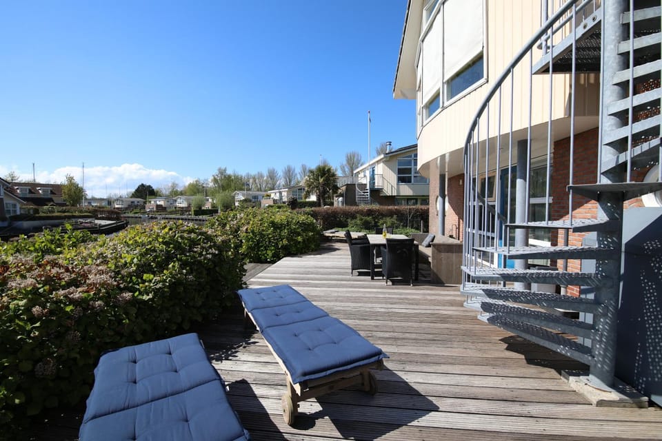 Watervilla Workum Villa in Friesland, Netherlands