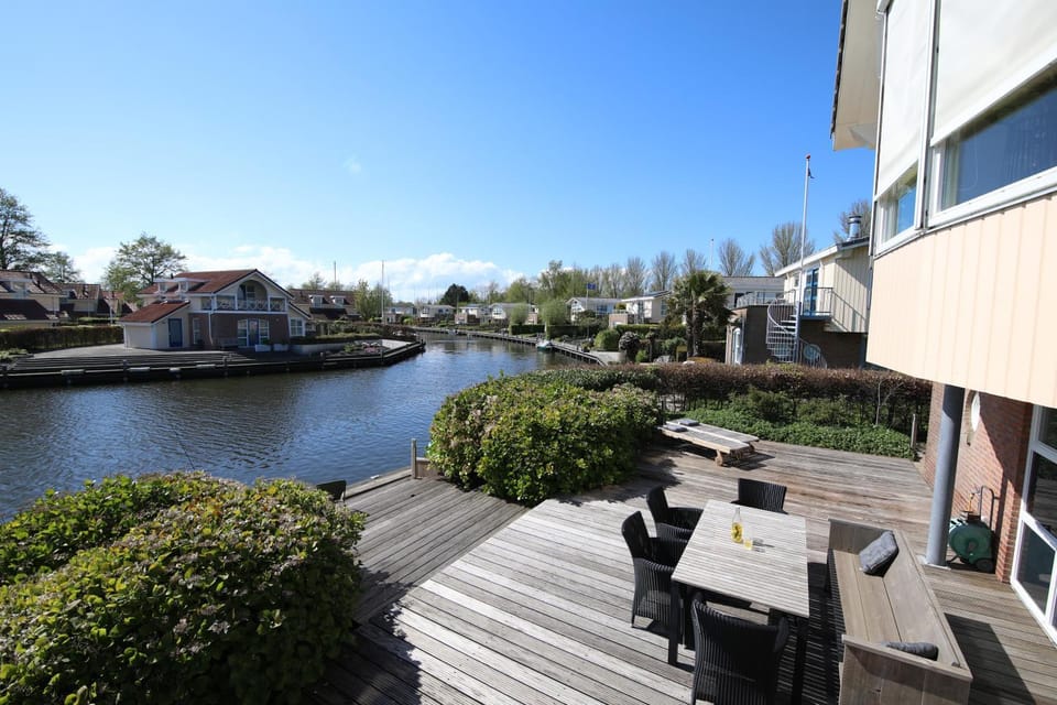 Watervilla Workum Villa in Friesland, Netherlands