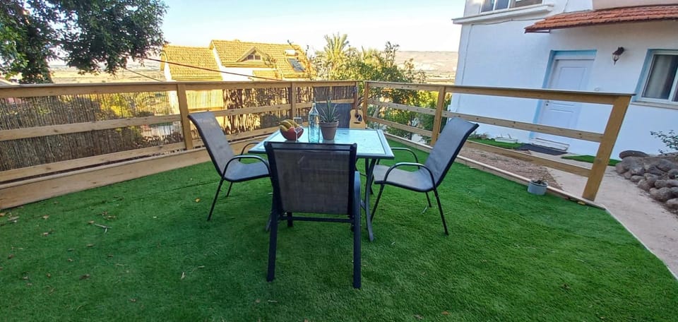 Property building, Garden, Balcony/Terrace