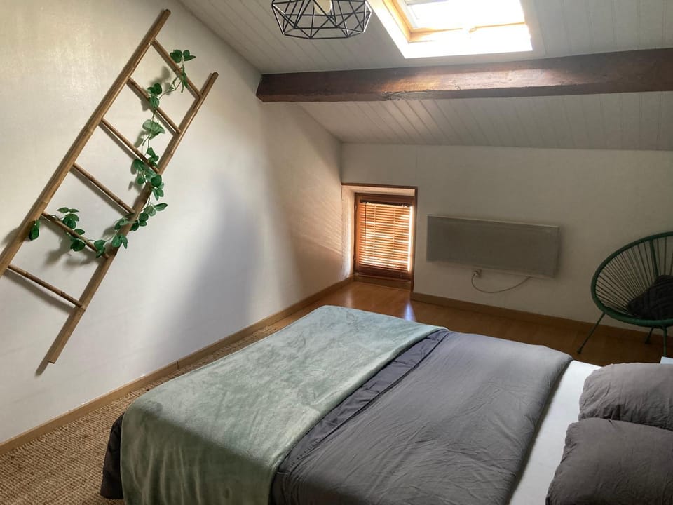 Bed, Photo of the whole room