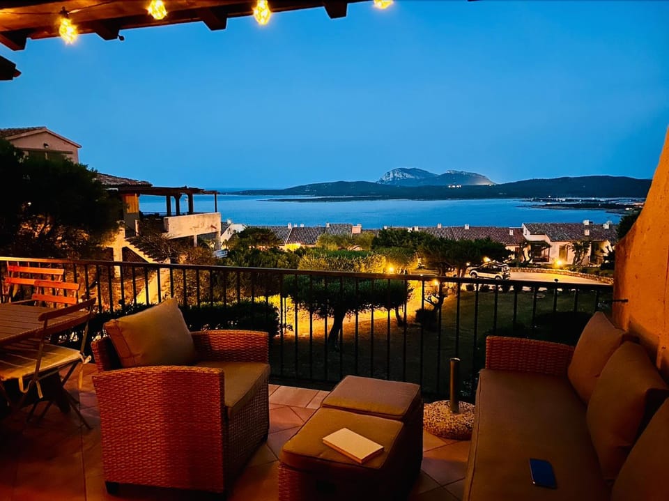 Property building, Patio, Balcony/Terrace, Balcony/Terrace, Sea view