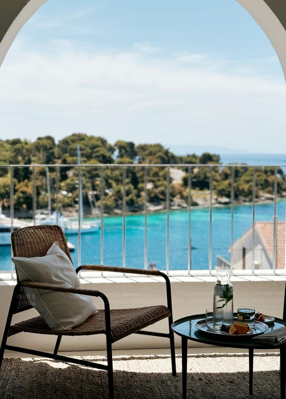 View (from property/room), Balcony/Terrace, Seating area, Sea view