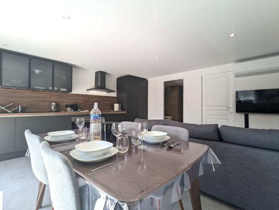 Dining area, air conditioner