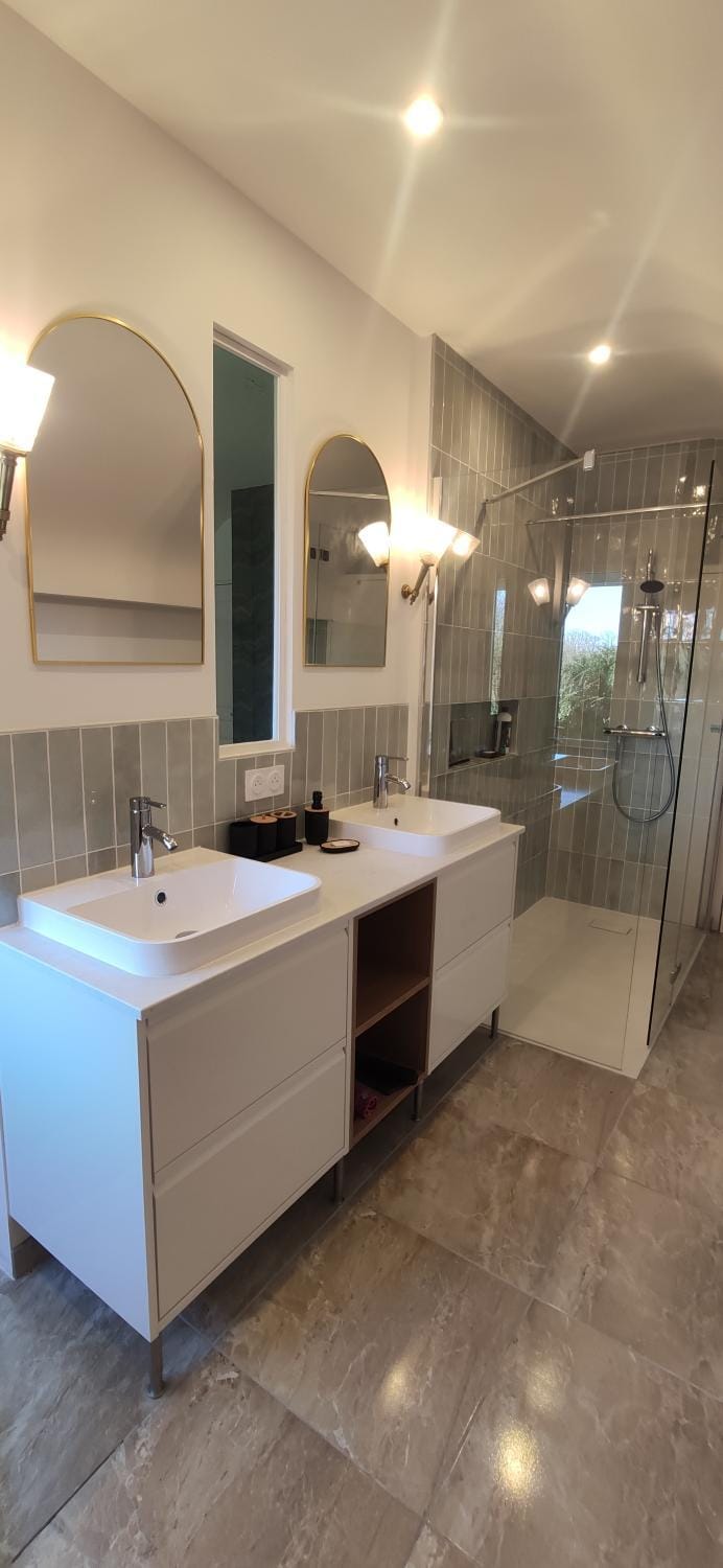 Shower, Bathroom, towels