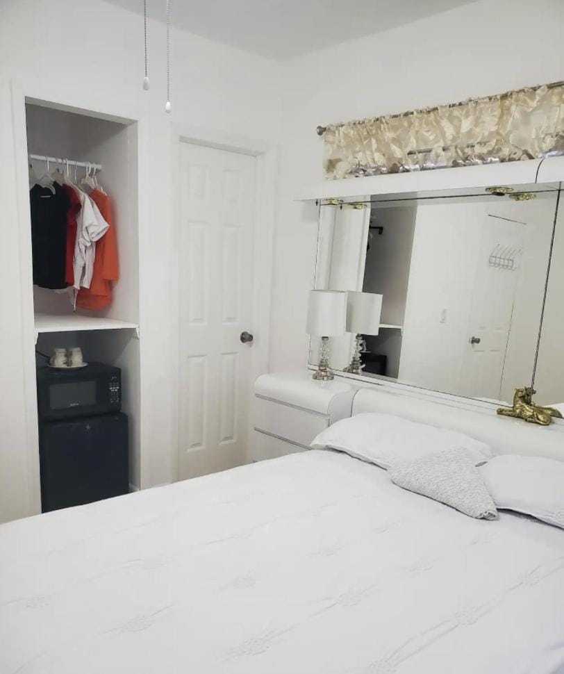 Bedroom, wardrobe