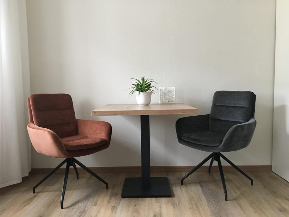 Seating area, Dining area