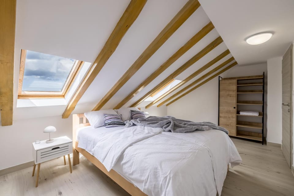 Bed, Bedroom, towels, wardrobe