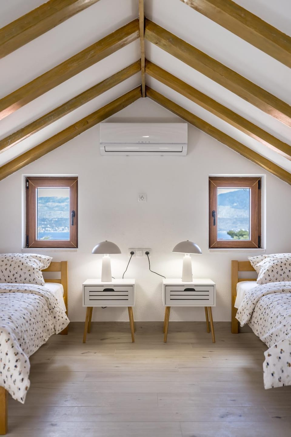 Bed, Bedroom, air conditioner