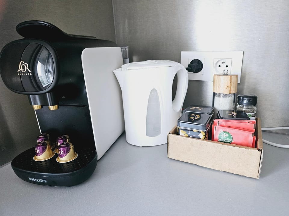 Coffee/tea facilities, Kitchen or kitchenette