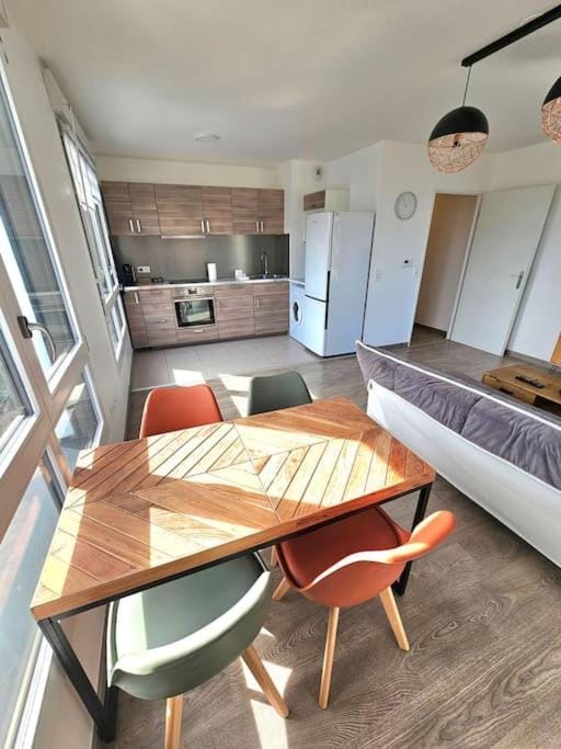 Living room, Photo of the whole room, Seating area, Dining area