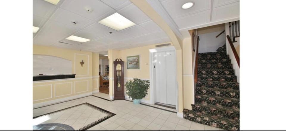 Prime Beach-Block: Beach Haven Apartment in Ocean City