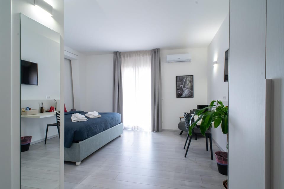 Bed, Photo of the whole room, Bedroom, air conditioner