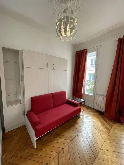 Heart of Paris Haussman apartment quiet & balcony Apartment in Paris