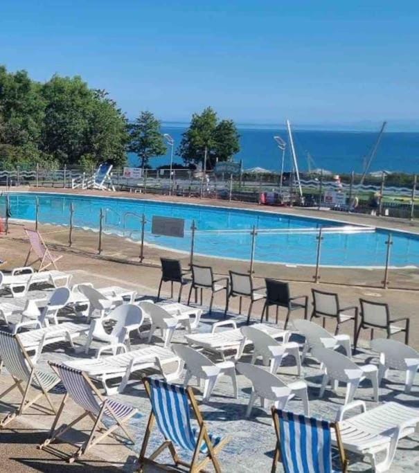 Stunning Lodge with Panoramic Sea Views - New Quay West Wales House in New Quay