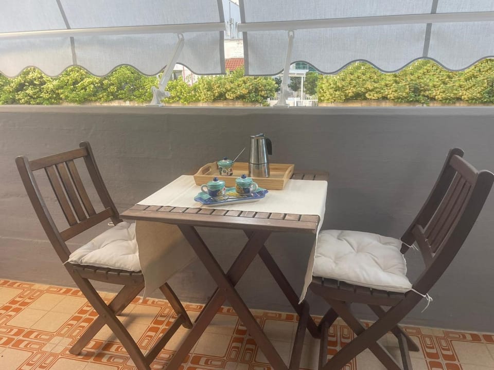 Property building, Patio, Balcony/Terrace, Breakfast
