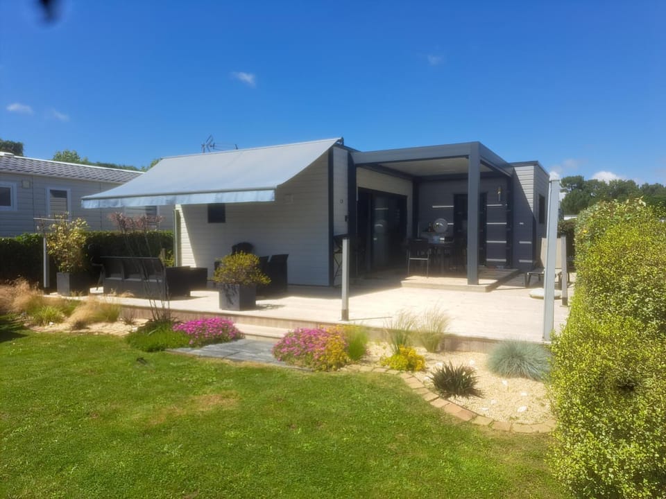 Chalet contemporain Campground/ 
RV Resort in Carnac