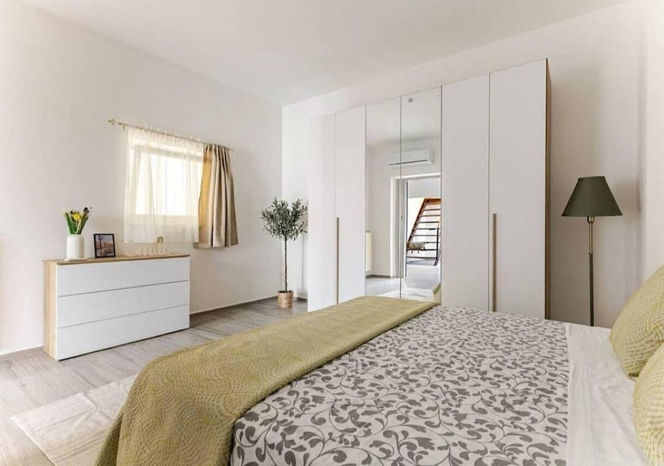 Bed, Decorative detail, Bedroom
