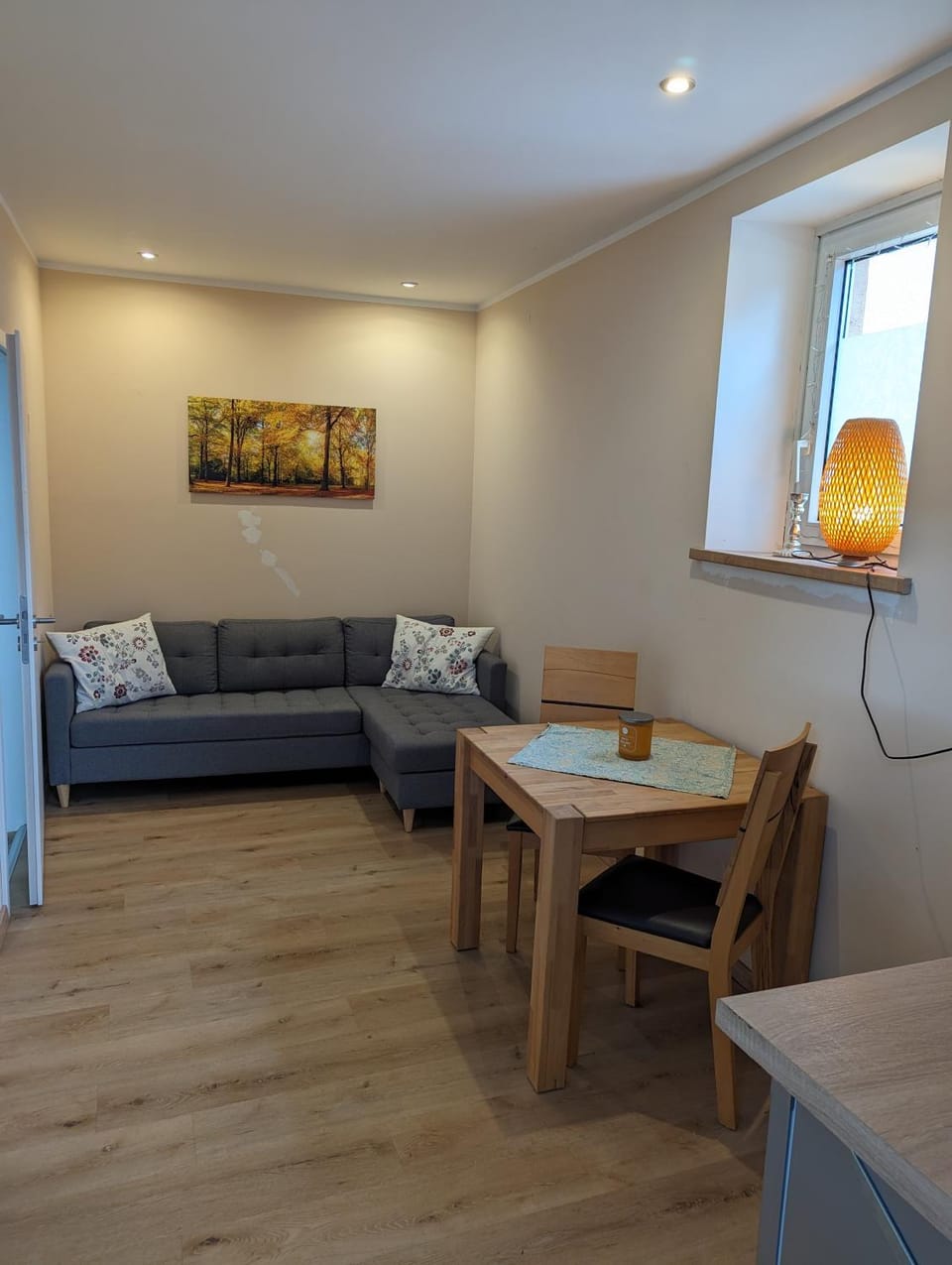 Seating area, Dining area