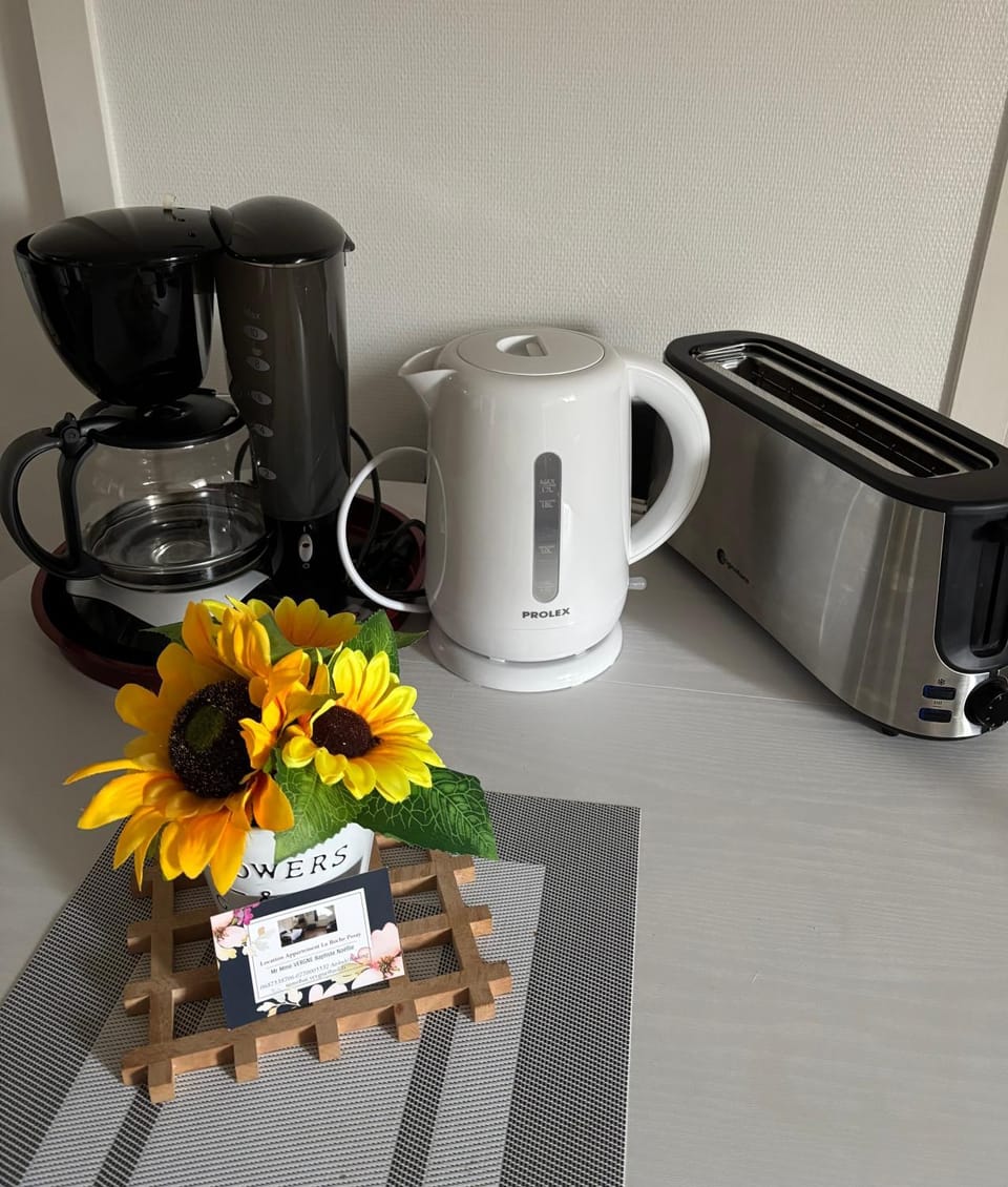 Coffee/tea facilities, toaster