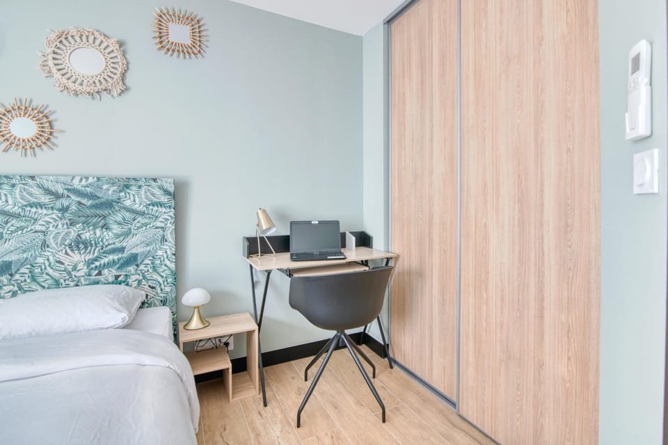 Bedroom, wardrobe