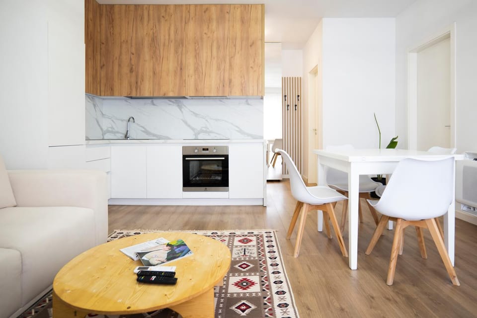 Kitchen or kitchenette, Seating area, Dining area, oven, stove