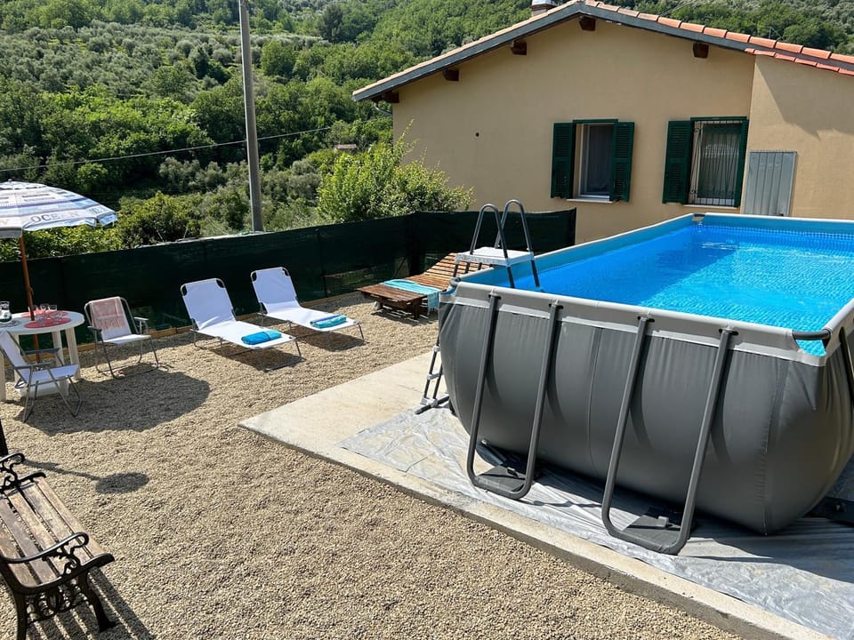 Swimming pool, sunbed