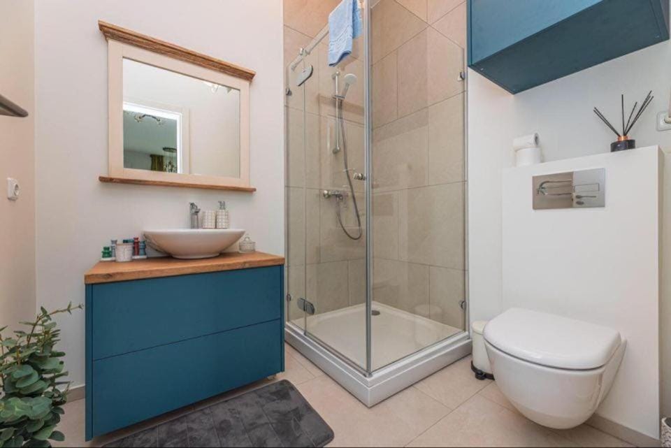 Shower, Toilet, Bathroom