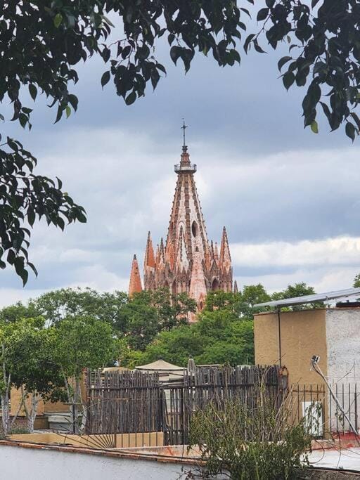 Nearby landmark, Day, Landmark view