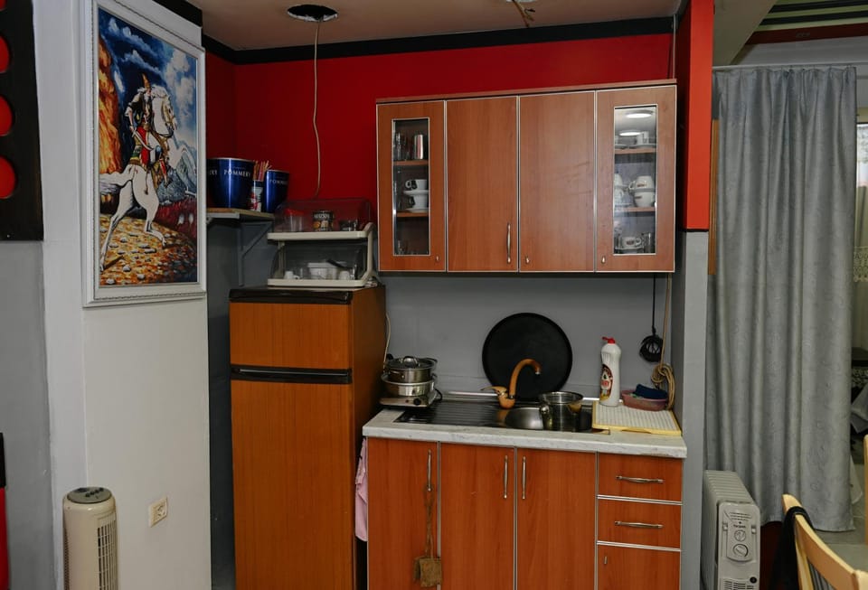 Kitchen or kitchenette, Kitchen or kitchenette, stove