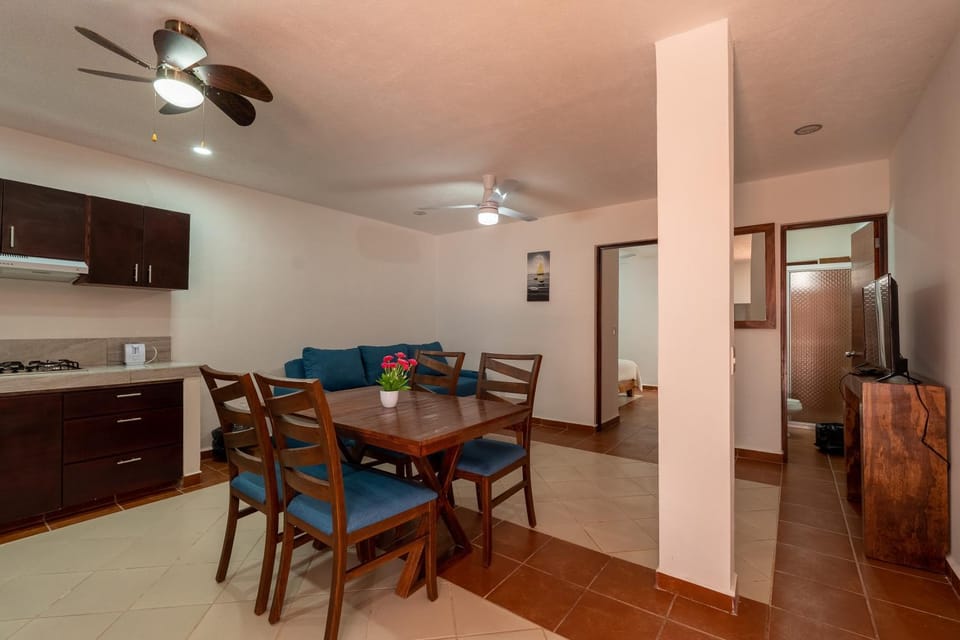TV and multimedia, Living room, Dining area, fireplace