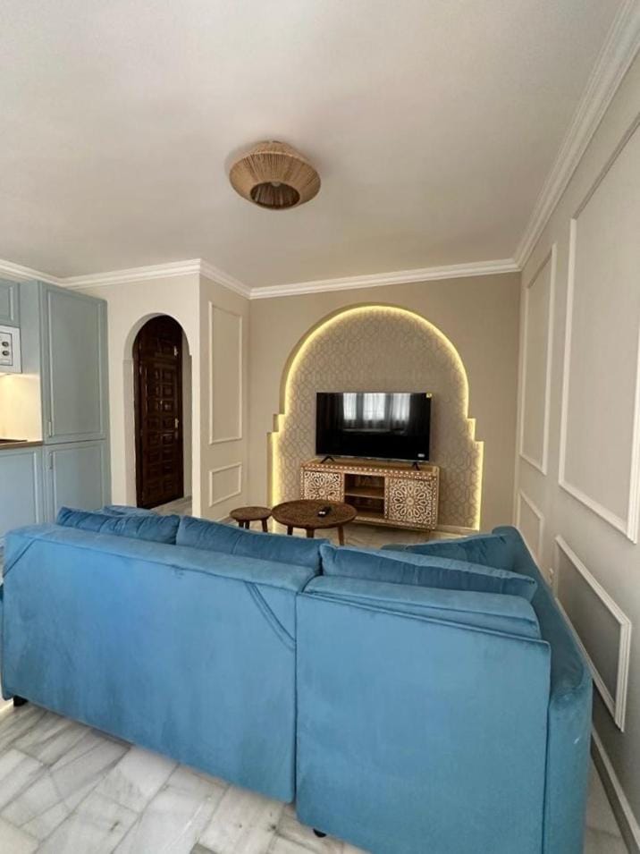 Bed, TV and multimedia, Living room, Seating area