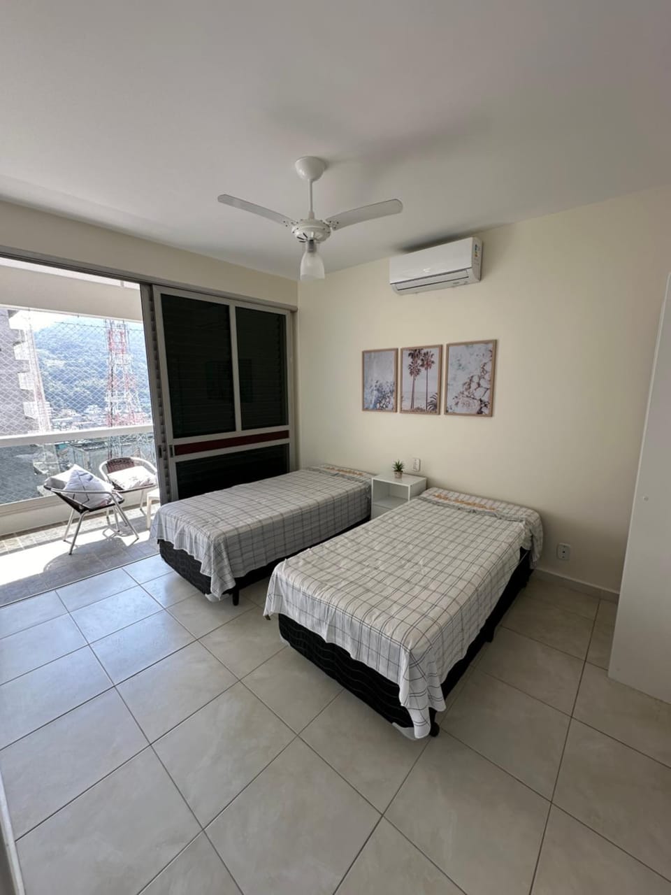 Bed, Photo of the whole room, Bedroom, air conditioner