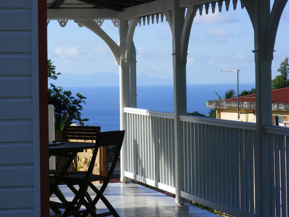 Bungalow Corail, F3 avec piscine à Sainte Luce House in Sainte-Luce