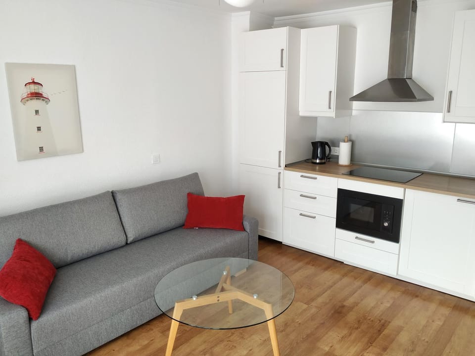 Kitchen or kitchenette, Living room, Seating area, Dining area, stove