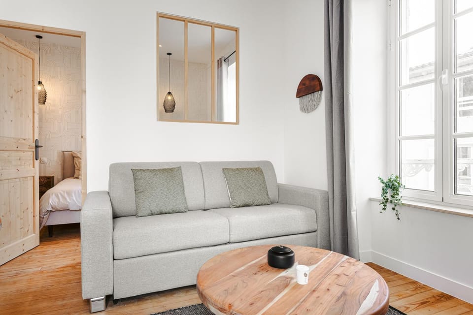 Bed, Living room