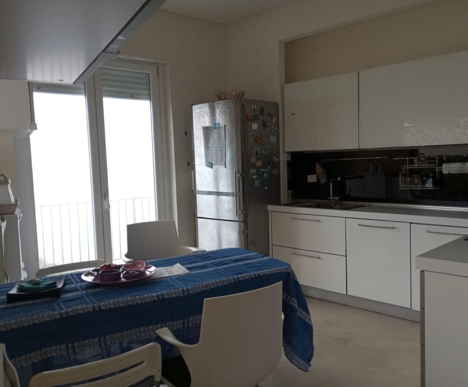 Kitchen or kitchenette, Dining area, dishwasher, oven, stove