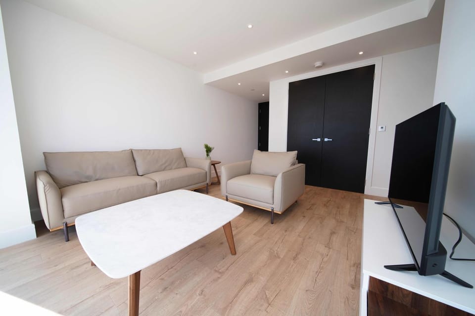 Communal lounge/ TV room, TV and multimedia, Living room, Seating area, Evening entertainment