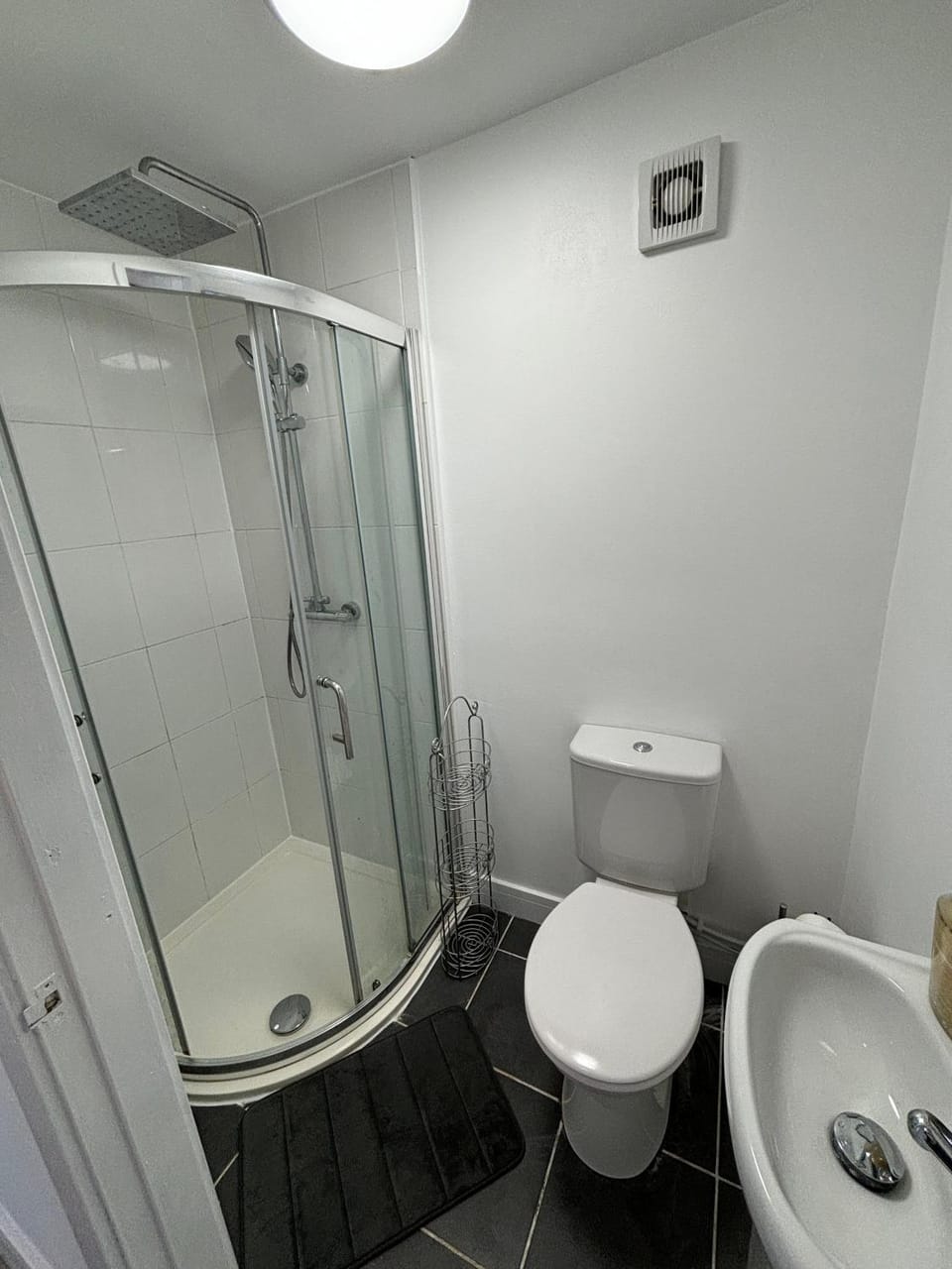 Modern & Cozy Gem - 10min to City Center - Parking Apartment in York